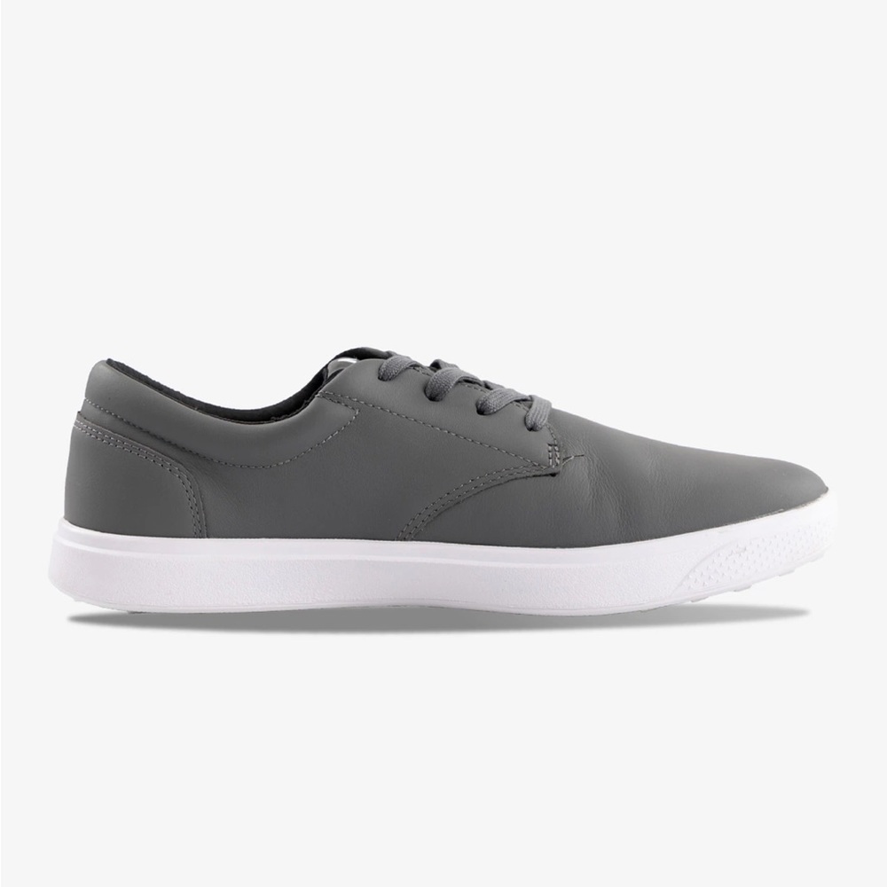 Travis mathew “the wildcard” leather spikeless golf shoe